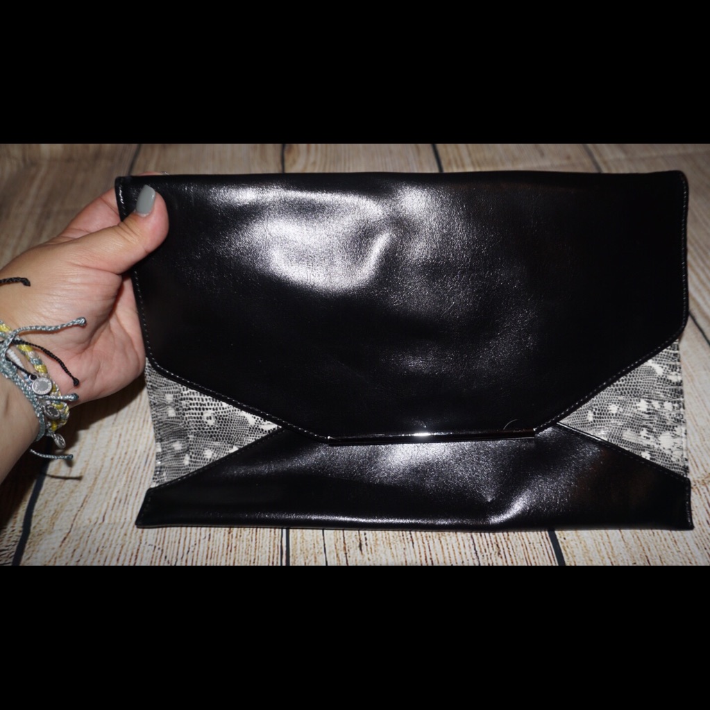 Medium Slim Clutch